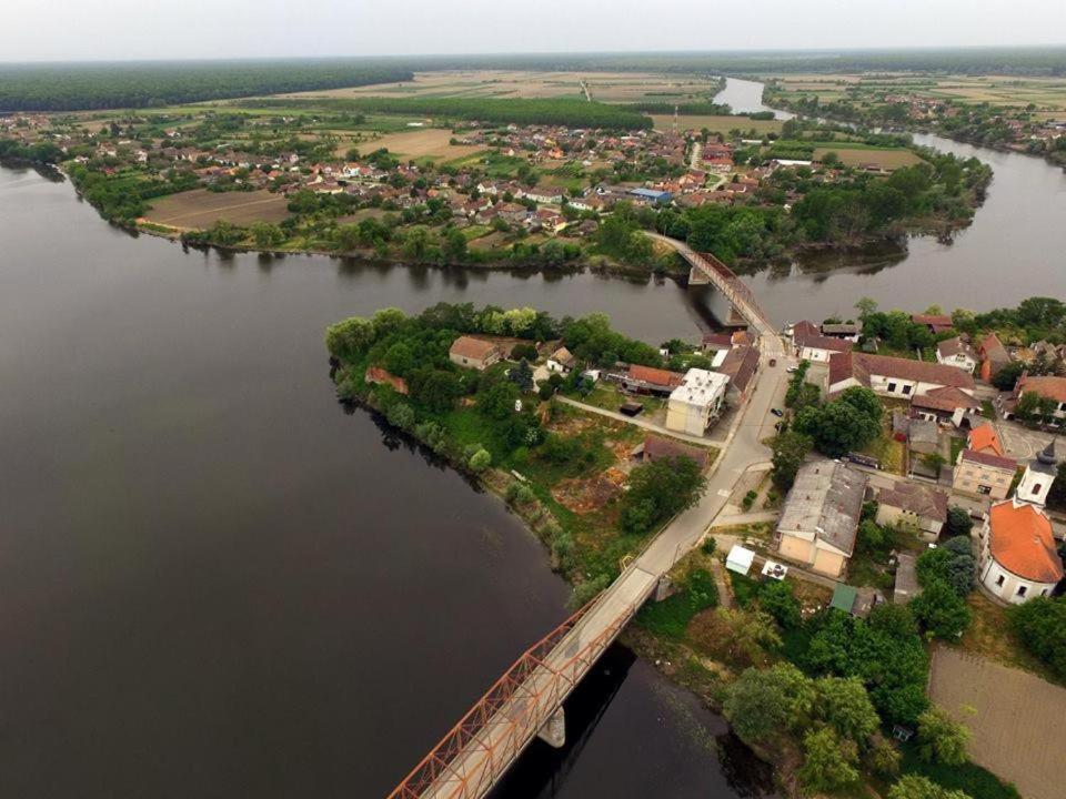 "Poetsko Cose" Nikole Tesle 86 Pension Morović Buitenkant foto